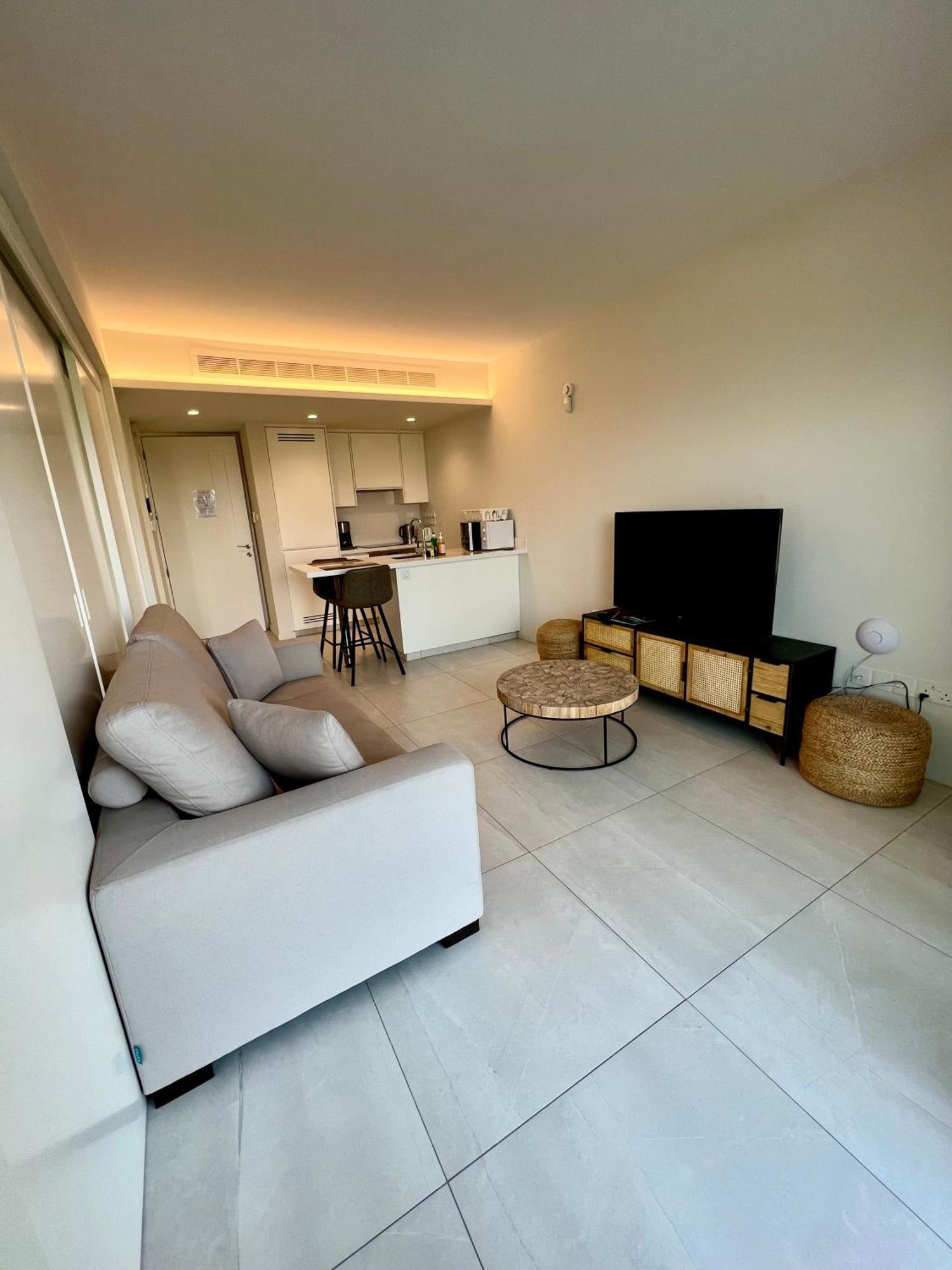 Emerald Suites Protaras Buitenkant foto