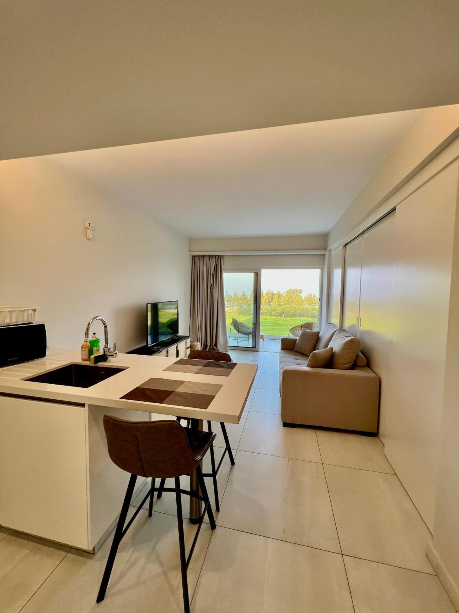 Emerald Suites Protaras Buitenkant foto