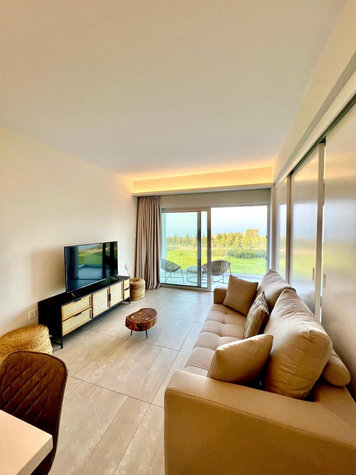 Emerald Suites Protaras Buitenkant foto